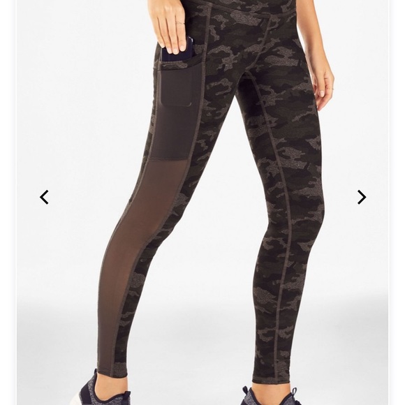 Mila Camo 7/8 high waisted pocket mesh small - Picture 2 of 5